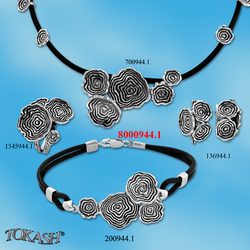 Large set with necklace 8000944.1